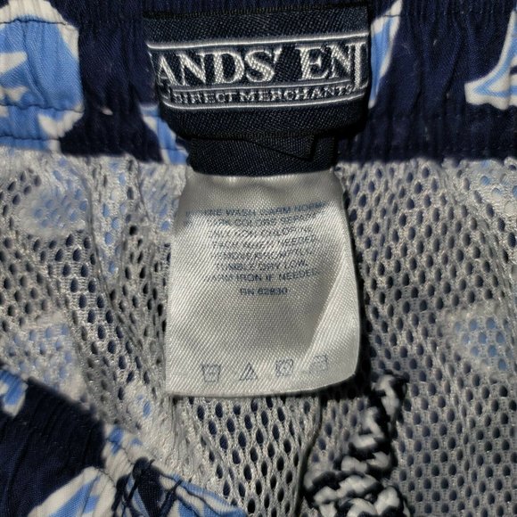 Land's End Series Blue White tropical print board shorts, size 4-5T, pre-owned - Picture 5 of 5